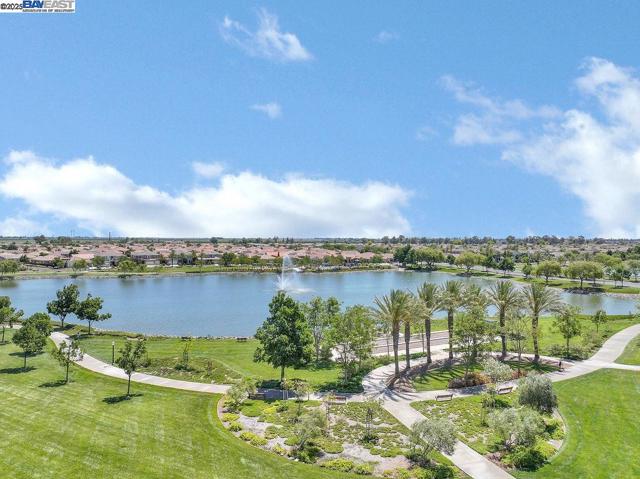 675 Merritt Ct, Discovery Bay CA: https://media.crmls.org/mediaz/20958fc3-b453-4535-a6b6-9c8aa4ab20f2.jpg