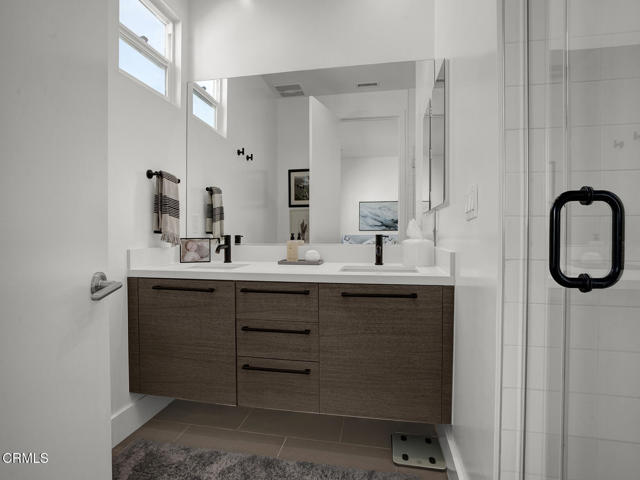 5662 Hazeltine Avenue, Van Nuys CA: https://media.crmls.org/mediaz/2095adbb-8eaa-4cee-b60a-b92aab0718d0.jpg