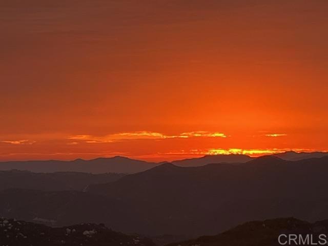 https://media.crmls.org/mediaz/2095f731-6bb9-41df-b0e6-d1e03394bb36.jpg?preset=X-Large