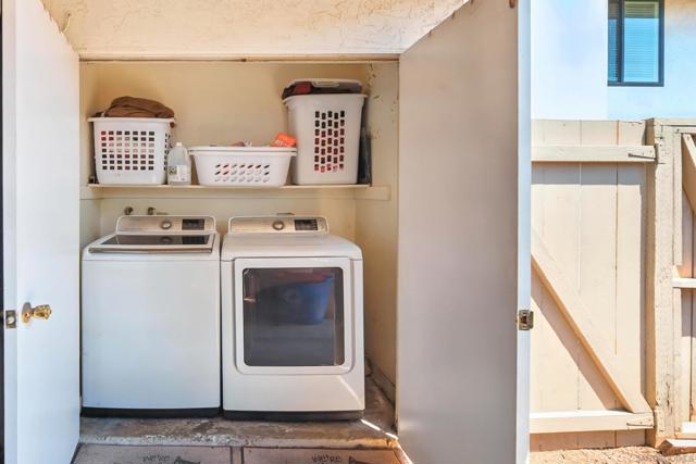 450 W W Vermont Ave, Escondido CA: https://media.crmls.org/mediaz/20965438-ff9e-4fbb-ba05-23e49c8a520e.jpg