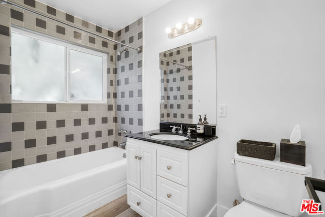 8231 De Longpre Avenue, West Hollywood CA: https://media.crmls.org/mediaz/20976705-74f6-4eb1-af72-4bfddac0a275.jpg