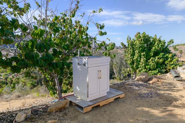 496 Camino Calafia, San Marcos CA: https://media.crmls.org/mediaz/2097dd6d-ce54-4f87-adbf-83a20cfa2a7f.jpg