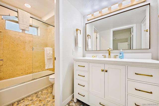 3537 Ocean Front Walk, San Diego CA: https://media.crmls.org/mediaz/209804e2-4d5c-4278-a38b-8febf521f6e7.jpg