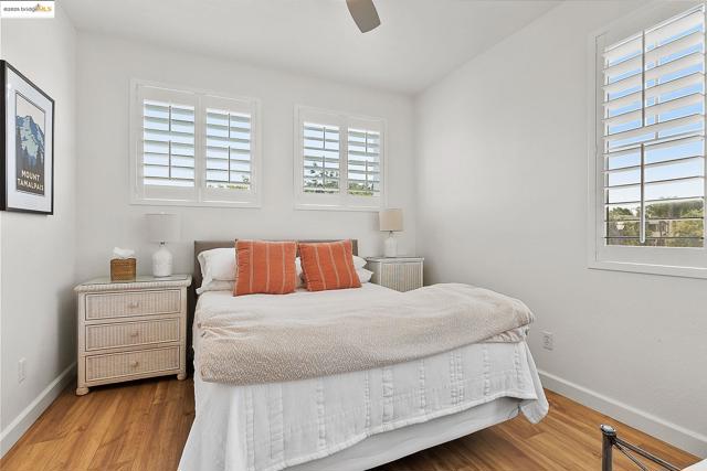 917 Sawyer Way, Brentwood CA: https://media.crmls.org/mediaz/2098067a-5ff1-4fcb-b25b-34136e18bf5d.jpg