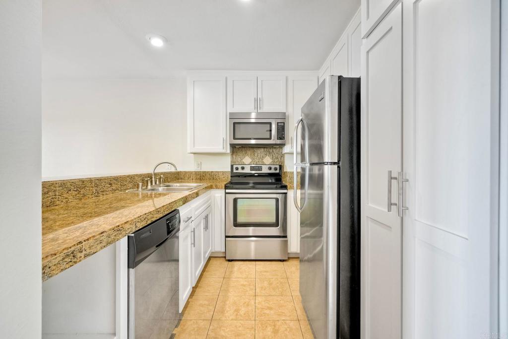 2251 Altisma Way - photo 9