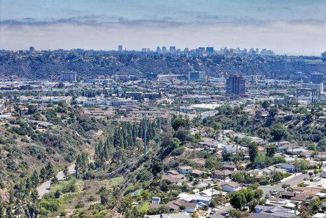 7912 Blue Jay Place, San Diego CA: https://media.crmls.org/mediaz/20995496-a87e-4d98-af56-345cd853febb.jpg