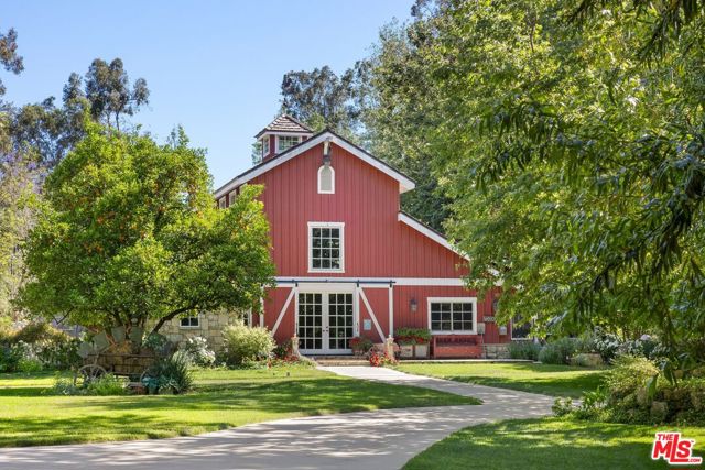 4535 Vanalden Avenue, Tarzana CA: https://media.crmls.org/mediaz/209986e8-cf51-413f-a7a8-7629810a15bc.jpg