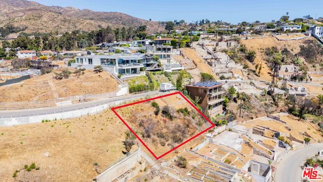 17884 Castellammare Drive, Pacific Palisades CA: https://media.crmls.org/mediaz/2099898a-6711-4362-be1c-c73eb1e98e9c.jpg