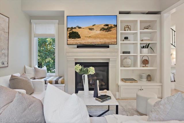 900 Roble Avenue, Menlo Park CA: https://media.crmls.org/mediaz/209b0fc1-0bdf-4695-a576-3ee6cbbe9db5.jpg