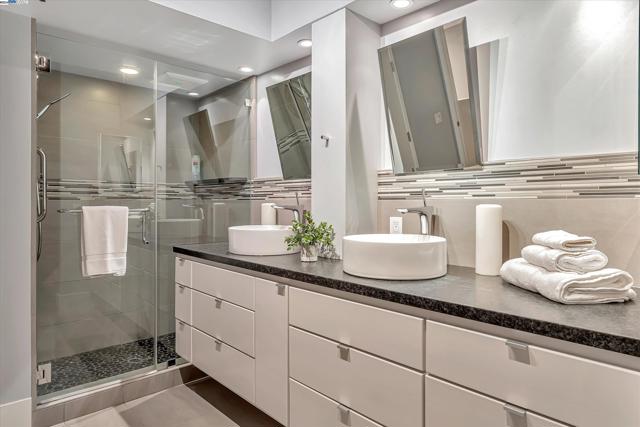 Image 22 of 29 For 650 Delancey St 103