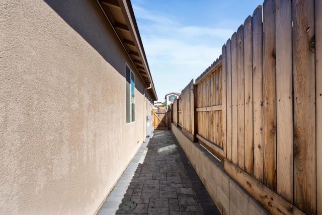 2141 Wildflower Drive, Hollister CA: https://media.crmls.org/mediaz/209b9072-6b1d-41fd-8f5d-f338ecd7b4c7.jpg