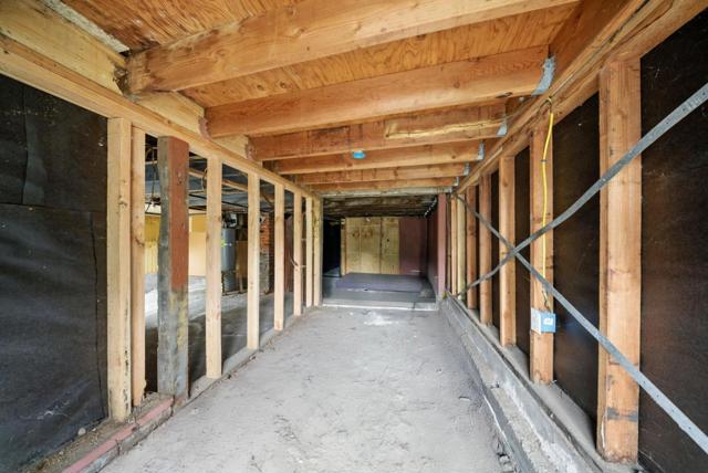 943 26th Street, Oakland CA: https://media.crmls.org/mediaz/209d0649-3db1-4932-ac63-bfebc53d5fb3.jpg