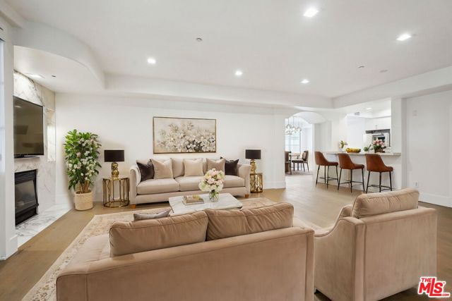 1861 Veteran Avenue, Los Angeles CA: https://media.crmls.org/mediaz/209d5dad-fc21-404f-ac7e-f2951fc13458.jpg
