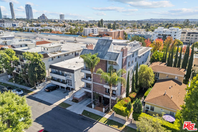 10654 Eastborne Avenue, Los Angeles CA: https://media.crmls.org/mediaz/209d6a5f-70b5-4eeb-b1bd-cdb4b81d2491.jpg