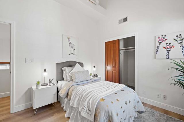 90 Walnut Avenue, Atherton CA: https://media.crmls.org/mediaz/209de403-0b9d-4951-bc9b-2fdac1d41a95.jpg