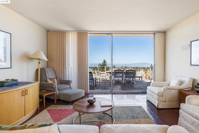 1515 Oxford, Berkeley CA: https://media.crmls.org/mediaz/209e0fb9-6468-4c5d-bc6f-c73465130a7e.jpg