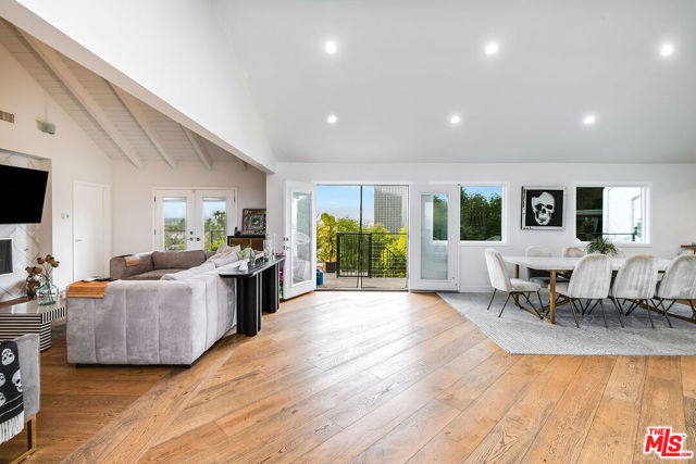 3701 Multiview Drive, Los Angeles CA: https://media.crmls.org/mediaz/209ef402-83a8-42bc-bbc6-95db9c2f7390.jpg