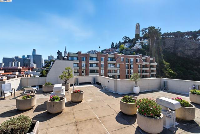 156 Lombard St, San Francisco CA: https://media.crmls.org/mediaz/209ef523-8999-4d52-830e-d3048ac391f6.jpg