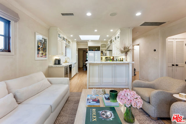 338 Westbourne Drive, West Hollywood CA: https://media.crmls.org/mediaz/209f006f-db6f-42ef-a105-3a14505333fa.jpg