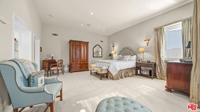 219 Baybrook Court, Lake Sherwood CA: https://media.crmls.org/mediaz/209f120d-f5af-4e75-b09f-094c0679a774.jpg