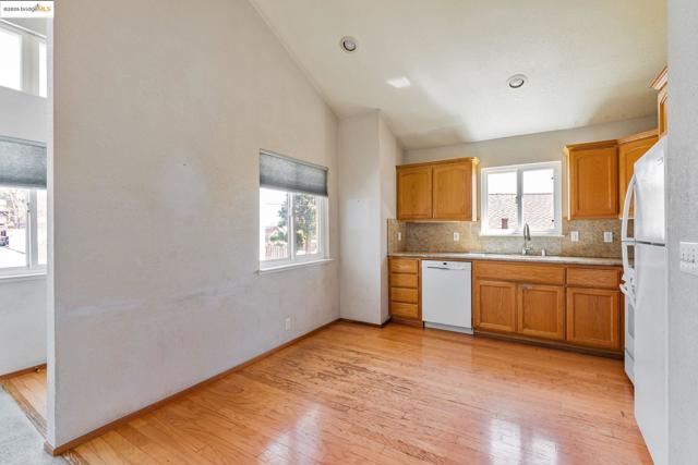 2116 LUNA AVENUE, San Leandro CA: https://media.crmls.org/mediaz/209f6c6e-35f6-476f-ae7a-464ee8220a9d.jpg