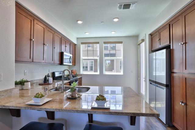 3917 Pyramid Way, Mountain View CA: https://media.crmls.org/mediaz/209f7fd5-ec67-4034-bc92-117997fae0b1.jpg