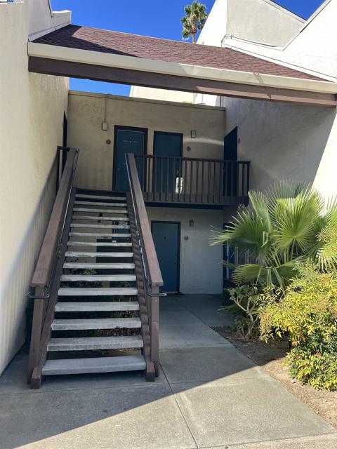 Image 3 of 26 For 2800 Laguna Cir  D