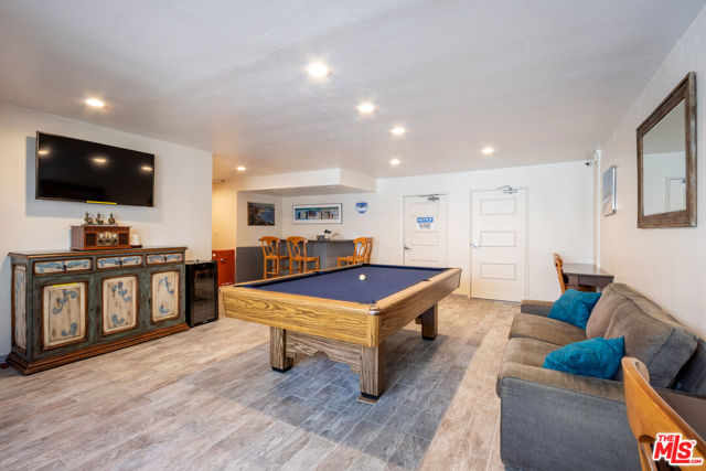 2721 2nd Street, Santa Monica CA: https://media.crmls.org/mediaz/209fe10a-5429-45b6-9425-caebb7d8d7fe.jpg