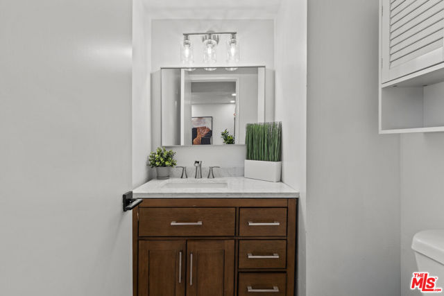 15305 S Berendo Avenue, Gardena CA: https://media.crmls.org/mediaz/209fe1a1-c919-4a3e-86ee-93e9eb1fa176.jpg