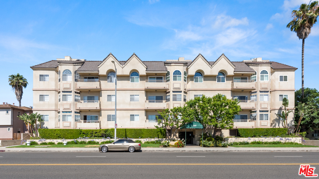 4455 Hazeltine Avenue 303