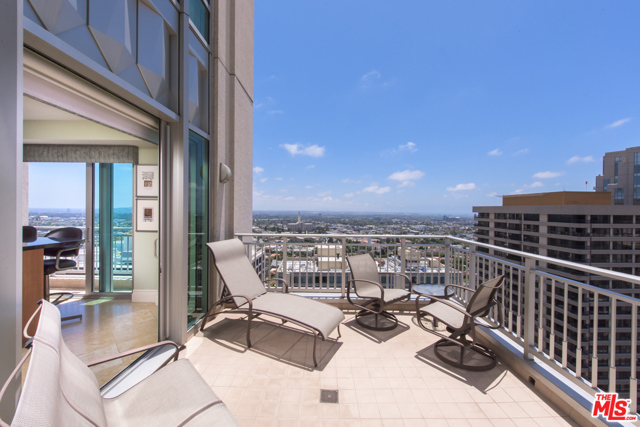 10727 Wilshire Boulevard PH1