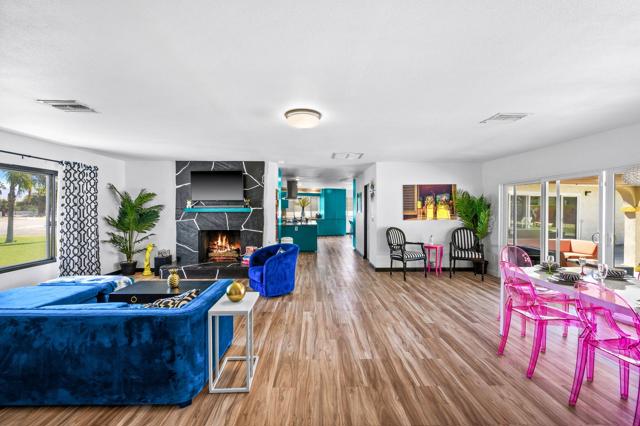 2099 E Racquet Club E Road, Palm Springs CA: https://media.crmls.org/mediaz/20a01c84-4a9c-4420-9e04-b3a1b86ad69a.jpg