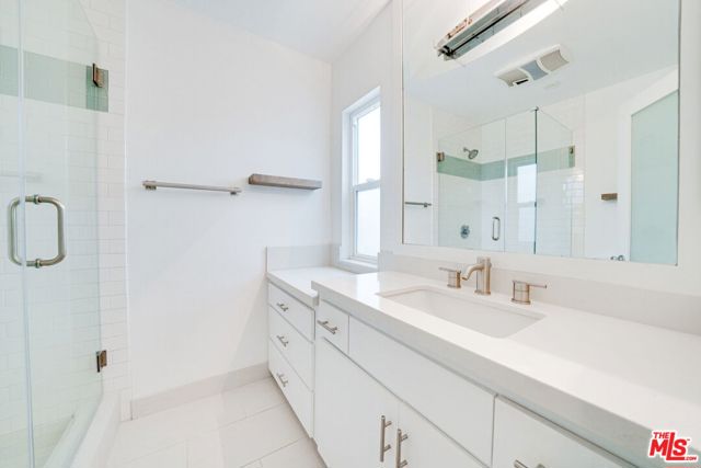 2101 California Avenue, Santa Monica CA: https://media.crmls.org/mediaz/20a07c3d-1c8c-4455-baca-0f9cb9c33f60.jpg