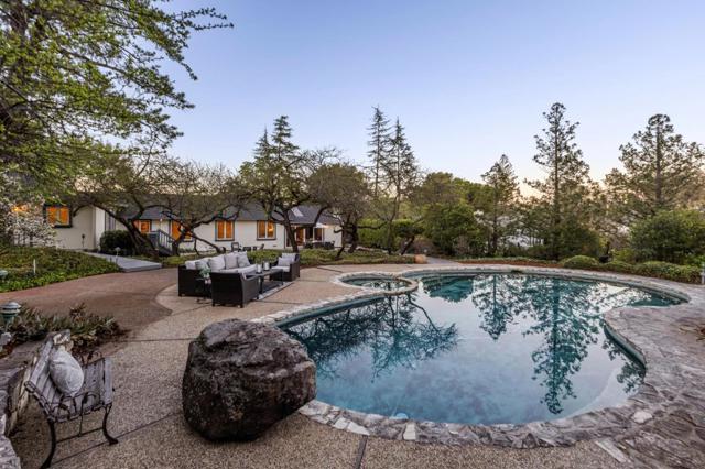 18074 Daves Avenue, Monte Sereno CA: https://media.crmls.org/mediaz/20a089f1-1877-458a-b058-74f7ee2c3f72.jpg