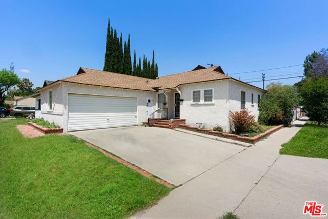 18741 Covello Street, Reseda CA: https://media.crmls.org/mediaz/20a0b108-c9f2-49b2-ae43-0426074b22fb.jpg
