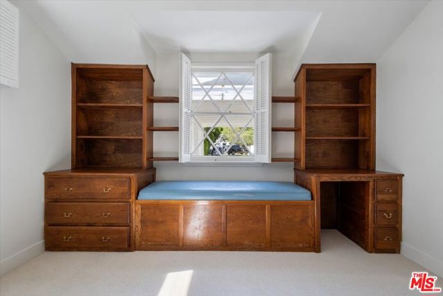12848 Tiara Street, Valley Village CA: https://media.crmls.org/mediaz/20a11a8c-e6fb-479a-a7d4-35c2fd631e42.jpg