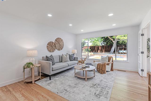 37972 Ballard Dr, Fremont CA: https://media.crmls.org/mediaz/20a15dd6-2cae-4288-baf6-6f7b7e8d1c6a.jpg