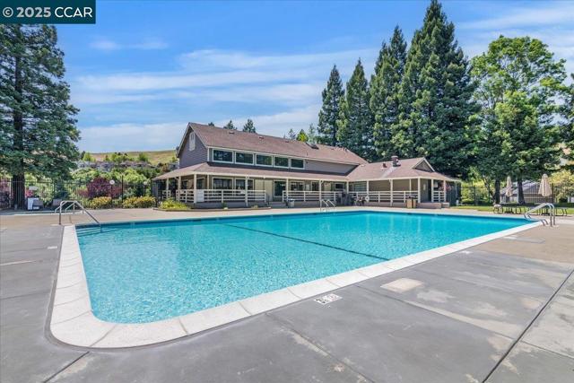 1666 Brush Creek Pl, Danville CA: https://media.crmls.org/mediaz/20a1b33f-ec01-4ce4-a953-2626b94bc995.jpg