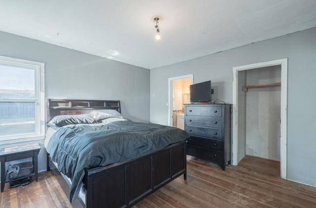 121 OAK Street, Salinas CA: https://media.crmls.org/mediaz/20a206d0-a1ee-44d0-a3f7-f951b9637d06.jpg
