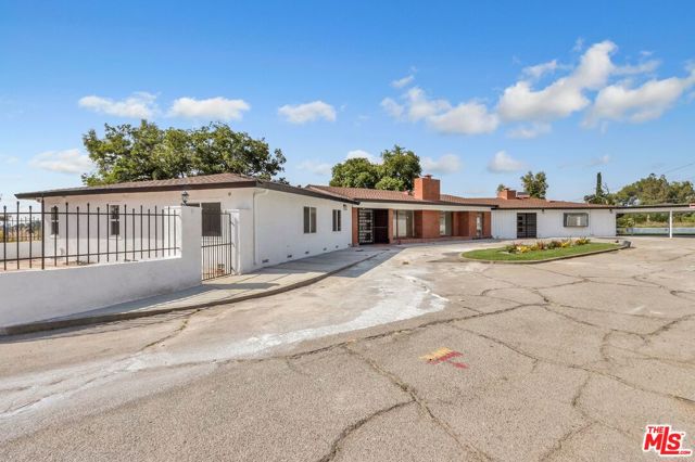 1084 W west Marshall Boulevard, San Bernardino CA: https://media.crmls.org/mediaz/20a20721-aaaa-4a17-80c5-73dbb1561115.jpg
