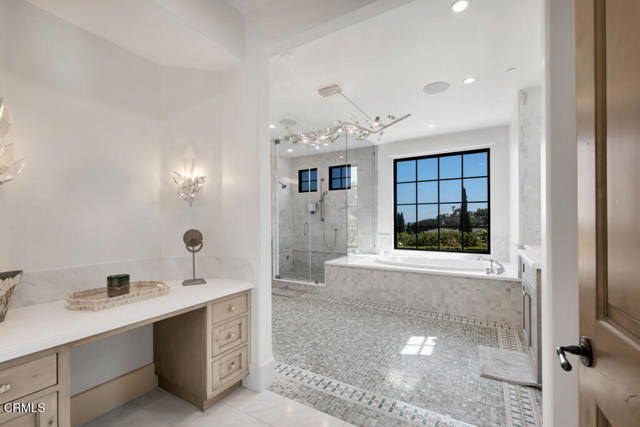 45 Valley Vista Drive, Camarillo CA: https://media.crmls.org/mediaz/20a282f0-80ff-4bf4-bc83-9c2028609fad.jpg