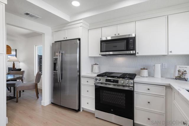 5868 Kings View Ct, San Diego CA: https://media.crmls.org/mediaz/20a283e8-d06e-428f-9c9c-564907afdc3e.jpg