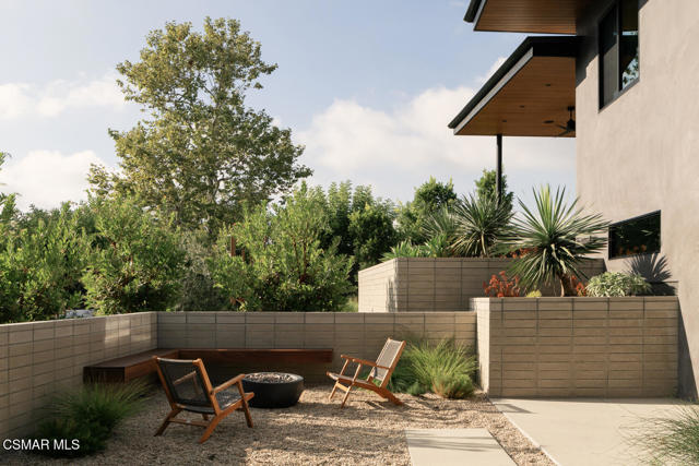 821 Emerson Street, Thousand Oaks CA: https://media.crmls.org/mediaz/20a2bbfe-dea7-4067-9e8a-380b54d2bb0e.jpg