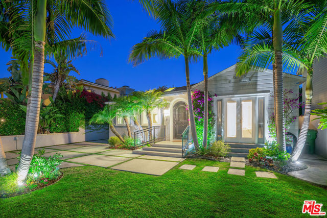 1116 Stanford Street, Santa Monica CA: https://media.crmls.org/mediaz/20a2c80b-651c-46b8-b6a3-3f0ac5c5e1dc.jpg