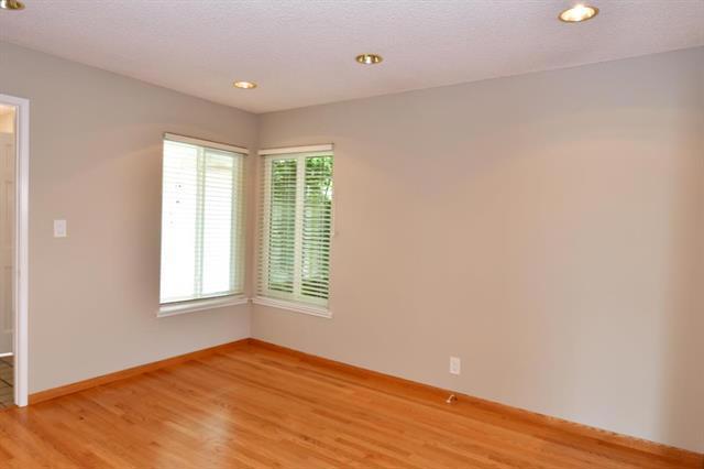 2756 Comstock Circle, Belmont CA: https://media.crmls.org/mediaz/20a2e73f-a40d-4af2-9f08-5f20dc69c3cf.jpg