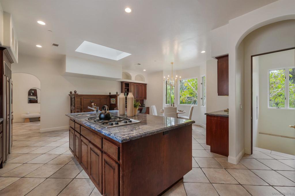 MLS #250028767SD img 8