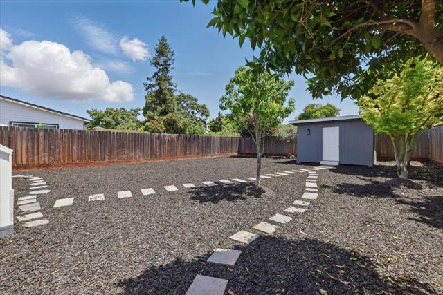 571 Hamilton Avenue, Menlo Park CA: https://media.crmls.org/mediaz/20a396c5-9488-4be7-85f1-7d5d44f095ab.jpg
