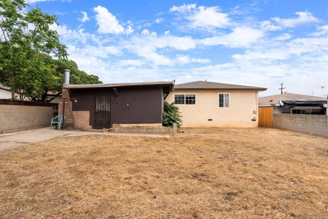 5750 Roanoke St, San Diego CA: https://media.crmls.org/mediaz/20a3b1a1-f5ae-46e6-bd69-8845426052a0.jpg