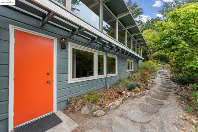 1415 Devonshire Dr, El Cerrito CA: https://media.crmls.org/mediaz/20a3c3e6-21c2-46dd-a1ef-8d92baec62c4.jpg