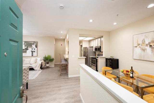 2006 Hastings Shore Lane, Redwood City CA: https://media.crmls.org/mediaz/20a42f71-a1b5-41dd-86d0-1715a0a9868d.jpg